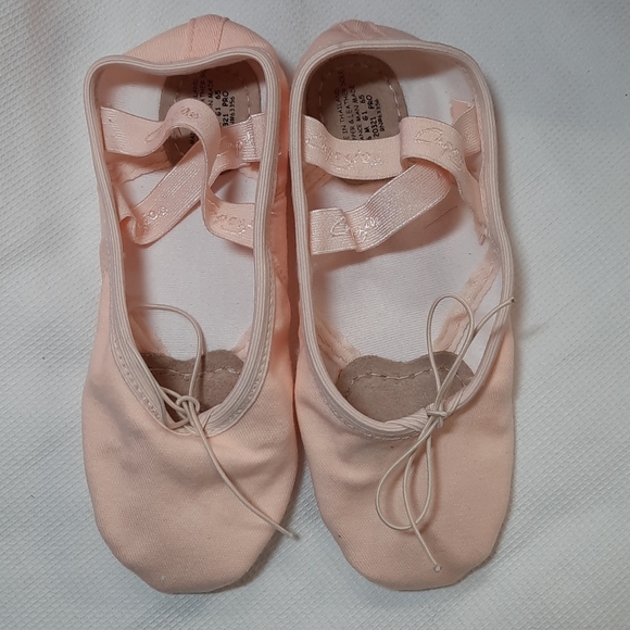 Child Capezio Sculpture ll Canvas Ballet Shoe - Picture 4 of 7